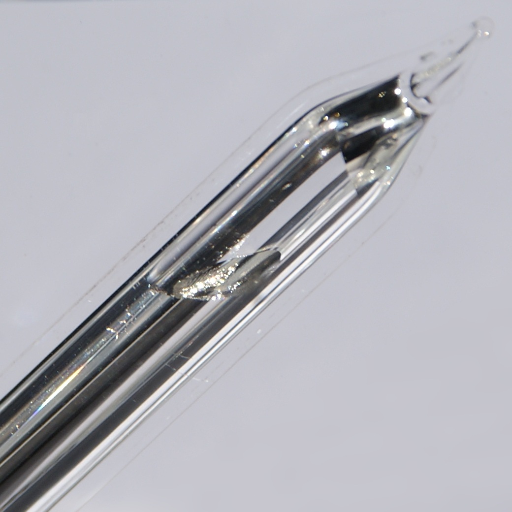 Khả năng dễ bị oxy hóa rất cao trong môi trường không khí của Rb